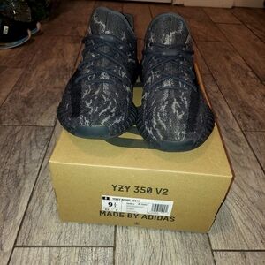 yeezy 350 v2 mx dark salt